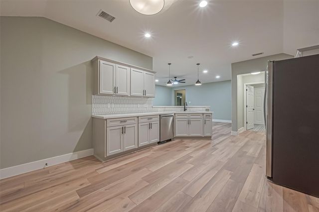 2 Garden Lodge Place, The Woodlands, TX 77382