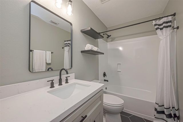 2 Garden Lodge Place, The Woodlands, TX 77382
