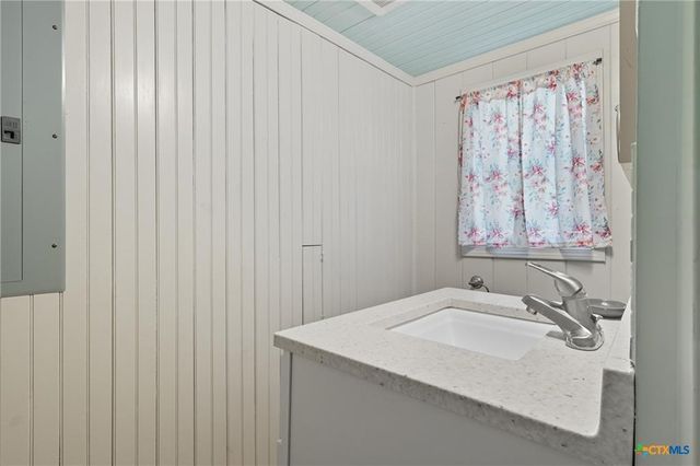 488 Alamo Beach Avenue, Port Lavaca, TX 77979