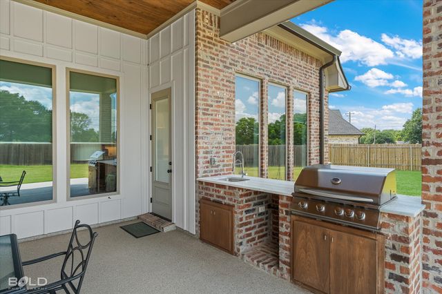 176 N Canal Drive, Bossier City, LA 71111