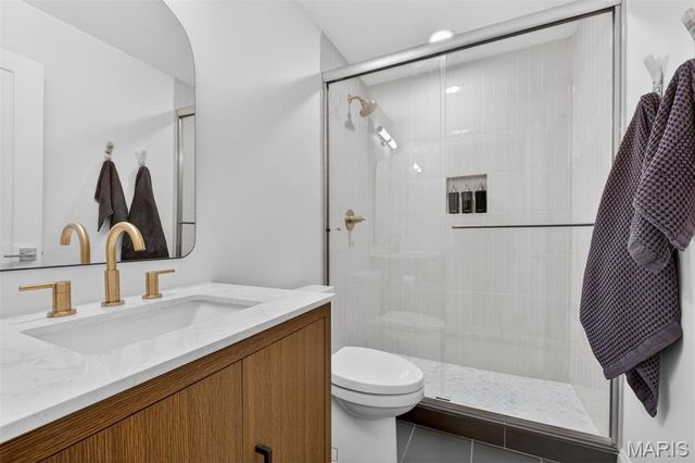 816 S Hanley Road 14B, Clayton, MO 63105