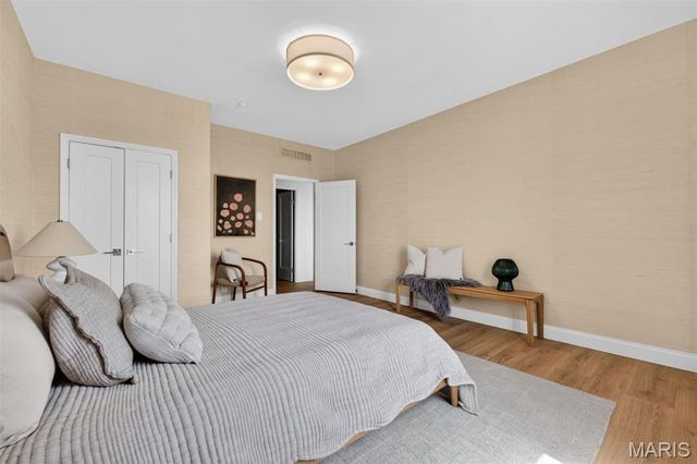 816 S Hanley Road 14B, Clayton, MO 63105
