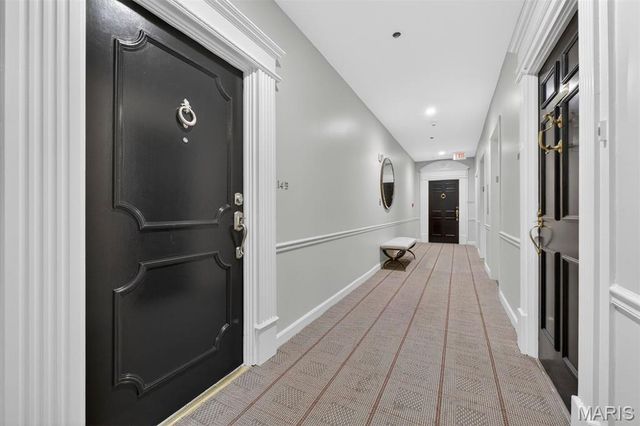 816 S Hanley Road 14B, Clayton, MO 63105