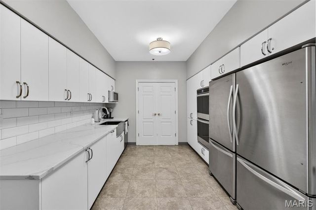 816 S Hanley Road 14B, Clayton, MO 63105