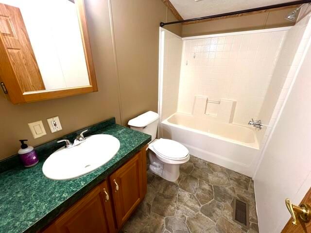 6596 Middleton Drive, Greenville, MI 48838