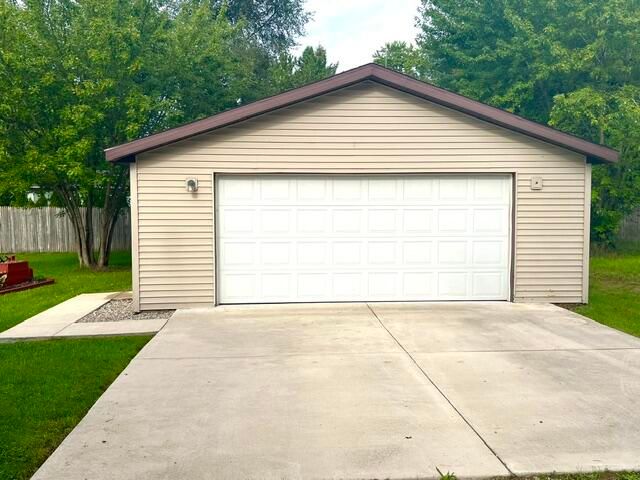 6596 Middleton Drive, Greenville, MI 48838
