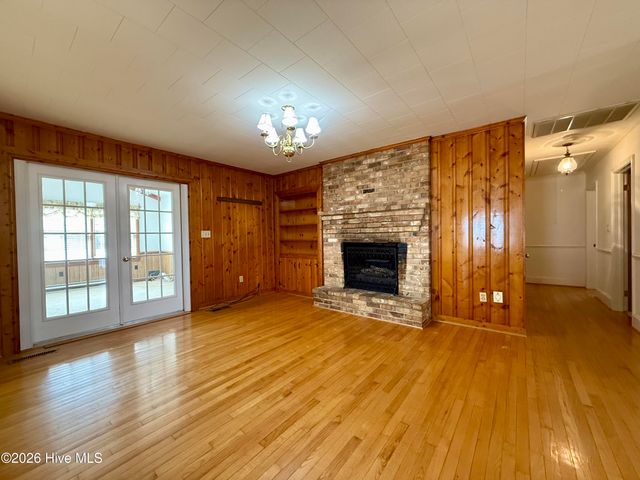 212 Sunset Drive, Williamston, NC 27892