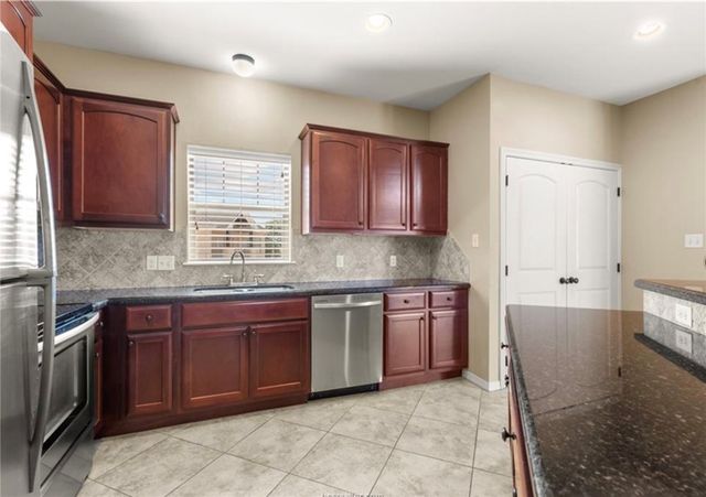 300 Holleman Drive E, College Station, TX 77840