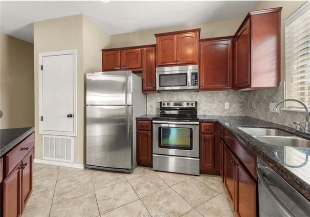 300 Holleman Drive E, College Station, TX 77840