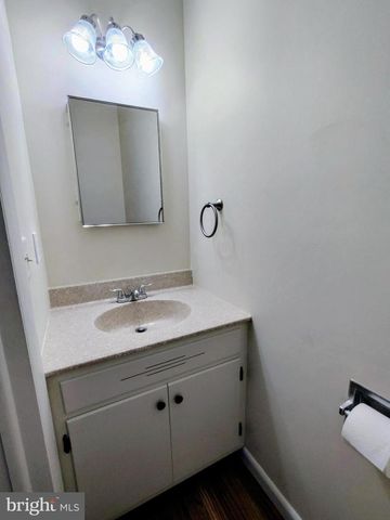 827 S LOCUST ST, Elizabethtown, PA 17022