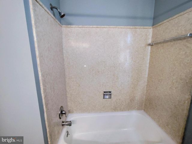 827 S LOCUST ST, Elizabethtown, PA 17022