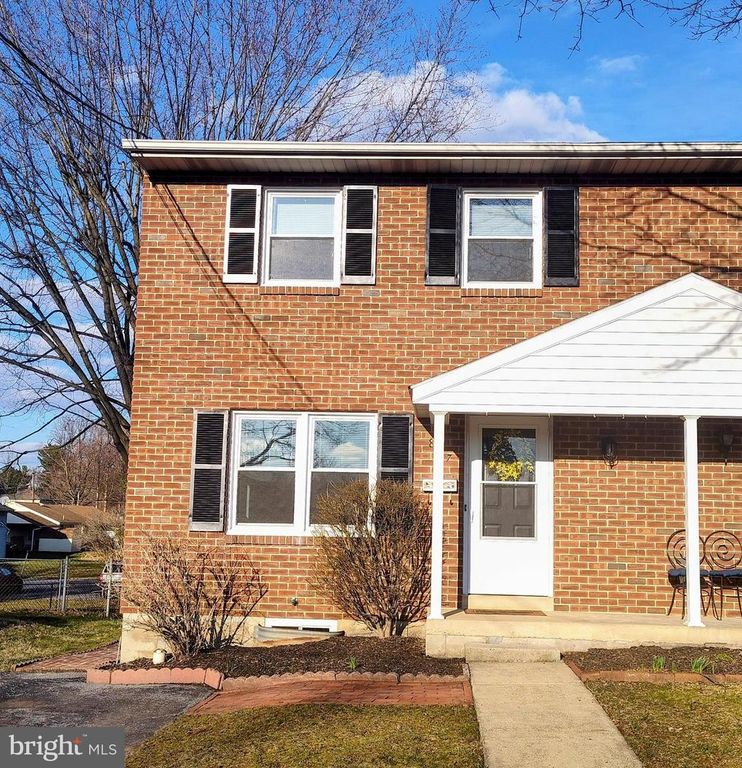 827 S LOCUST ST, Elizabethtown, PA 17022