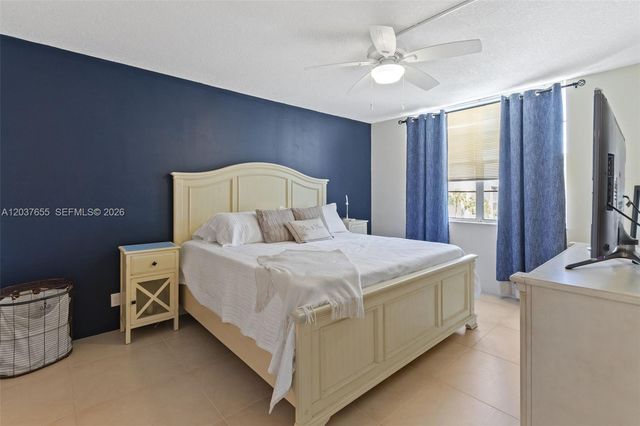 9480 Poinciana Pl 407, Davie, FL 33324