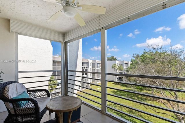 9480 Poinciana Pl 407, Davie, FL 33324