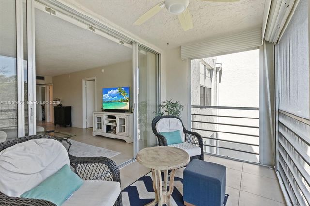 9480 Poinciana Pl 407, Davie, FL 33324