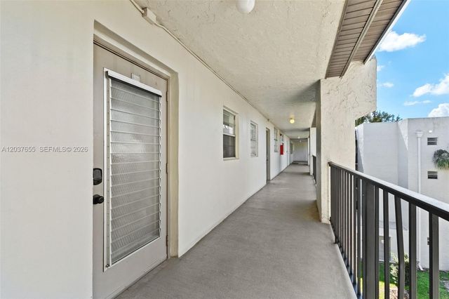 9480 Poinciana Pl 407, Davie, FL 33324
