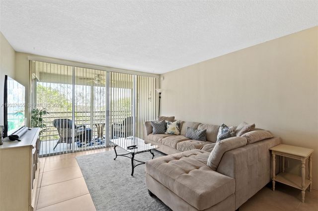 9480 Poinciana Pl 407, Davie, FL 33324