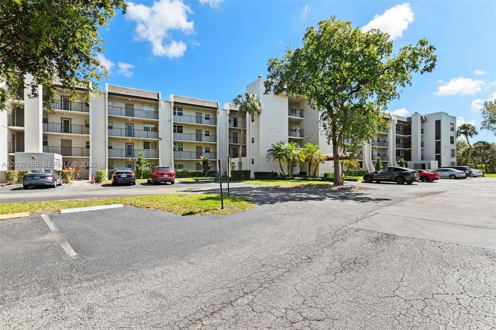 9480 Poinciana Pl 407, Davie, FL 33324