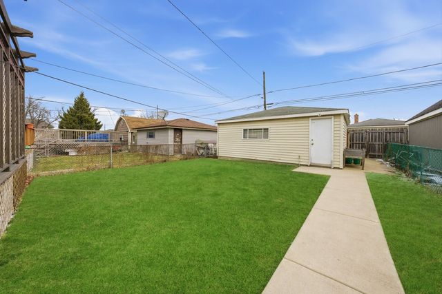 5221 S Parkside Avenue, Chicago, IL 60638