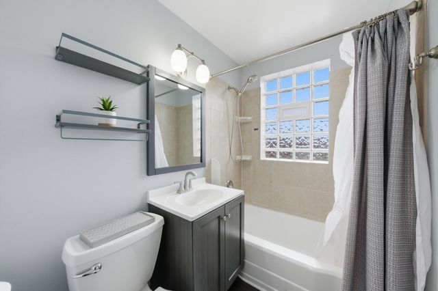 5221 S Parkside Avenue, Chicago, IL 60638