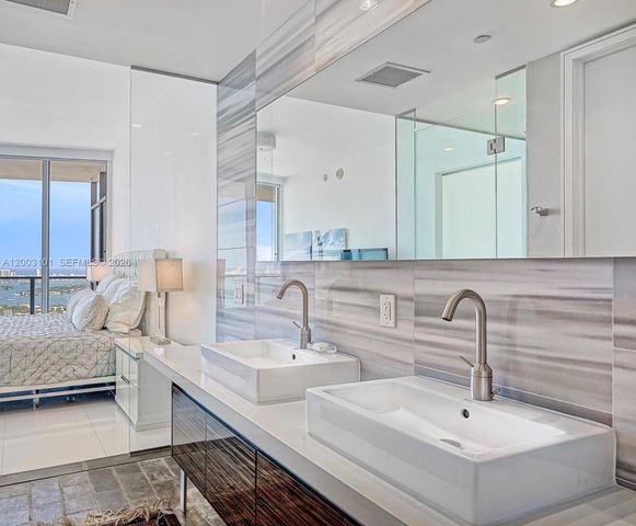 1100 Biscayne Blvd 4803, Miami, FL 33132