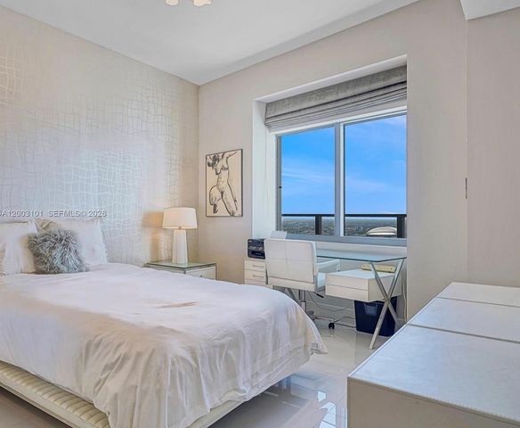 1100 Biscayne Blvd 4803, Miami, FL 33132