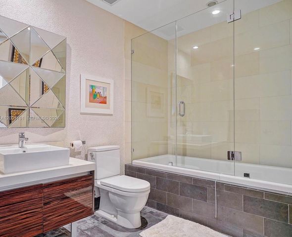 1100 Biscayne Blvd 4803, Miami, FL 33132