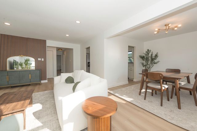 444 Washington Boulevard 404, Oak Park, IL 60302