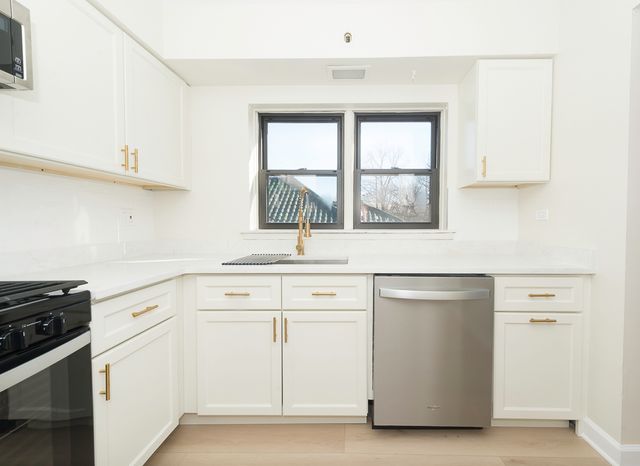 444 Washington Boulevard 404, Oak Park, IL 60302