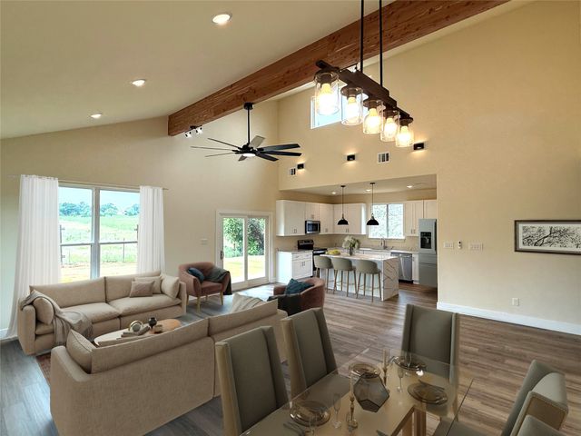 5517 Stonegate Circle, Granbury, TX 76048