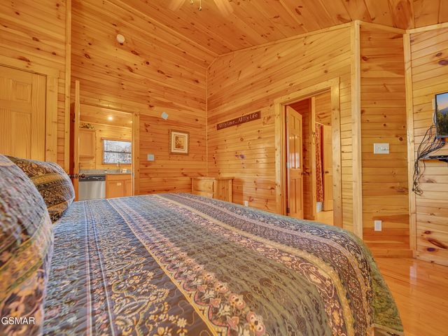 816 Spirit Loop Way, Gatlinburg, TN 37738