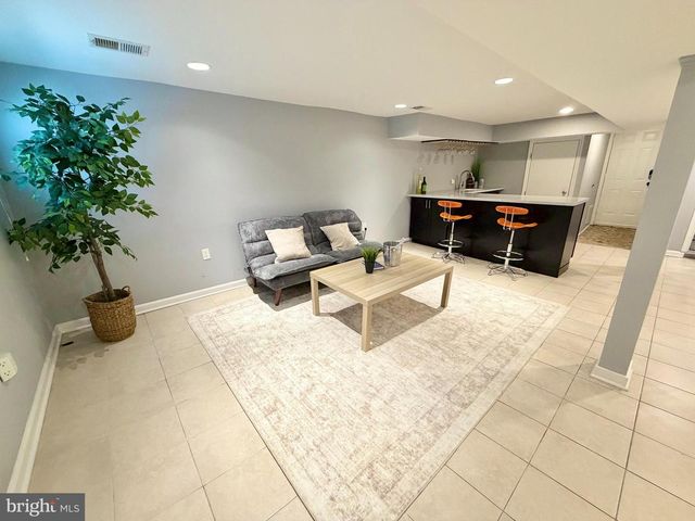 931 FARRAGUT ST NW, Washington, DC 20011