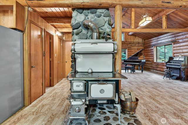 2103 Sherwood Forest Lane, Camano Island, WA 98282