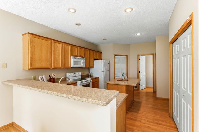 2036 Chicory Way, Chanhassen, MN 55317