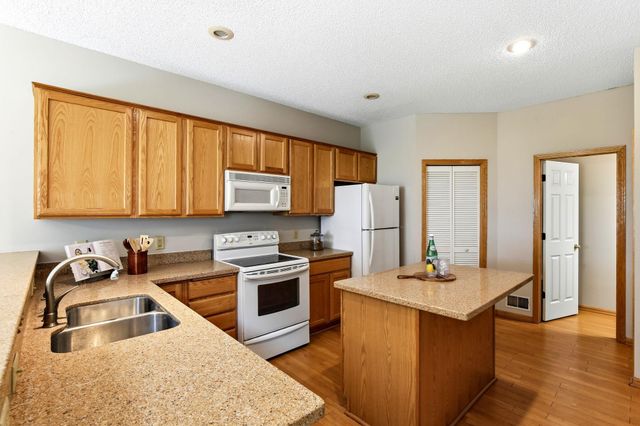 2036 Chicory Way, Chanhassen, MN 55317