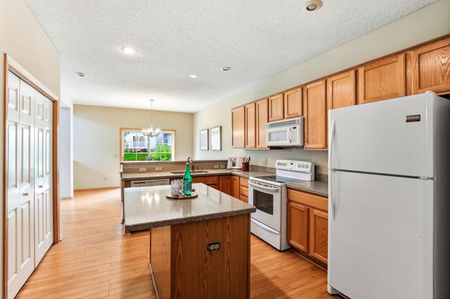 2036 Chicory Way, Chanhassen, MN 55317