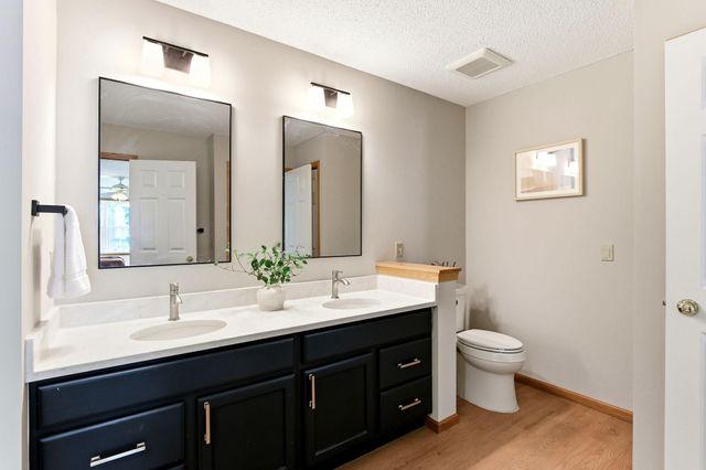 2036 Chicory Way, Chanhassen, MN 55317