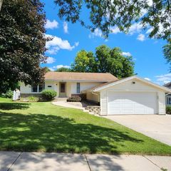 605 Briar Hill DRIVE, Waukesha, WI 53188