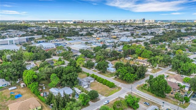 2472 21ST STREET, Sarasota, FL 34234