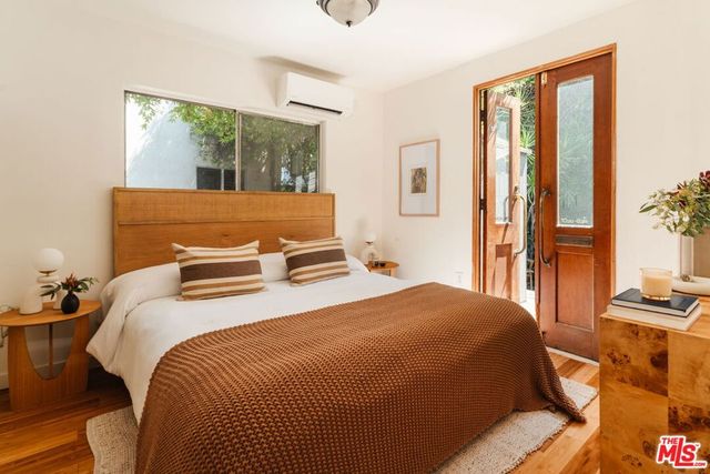 946 Hyperion Avenue, Los Angeles, CA 90029