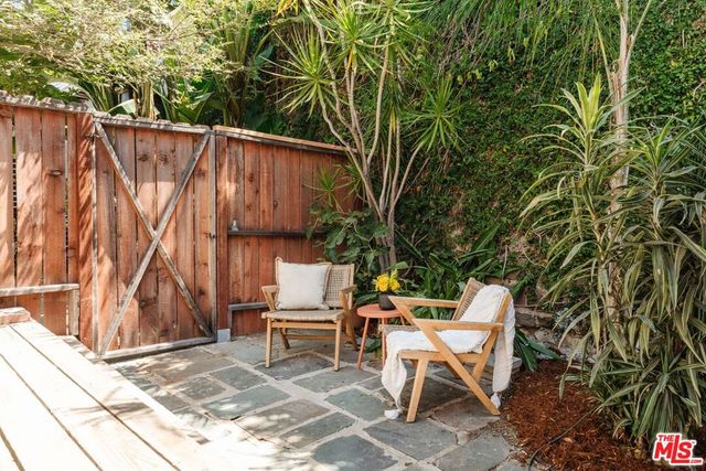 946 Hyperion Avenue, Los Angeles, CA 90029