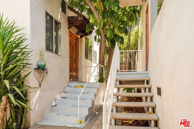 946 Hyperion Avenue, Los Angeles, CA 90029