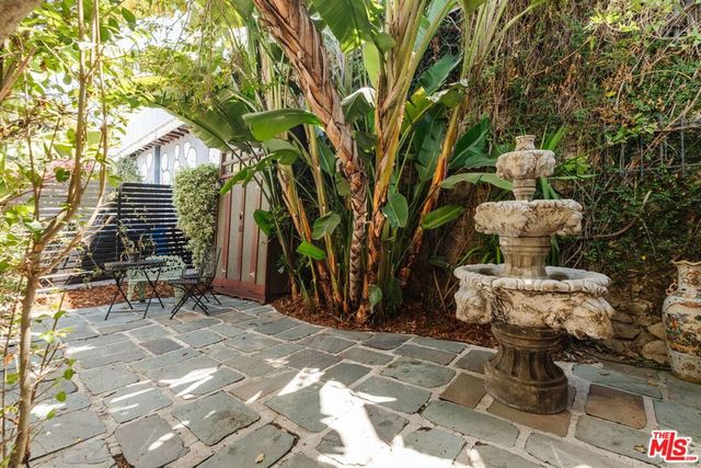 946 Hyperion Avenue, Los Angeles, CA 90029