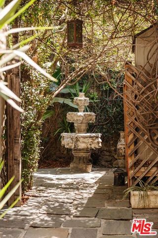 946 Hyperion Avenue, Los Angeles, CA 90029