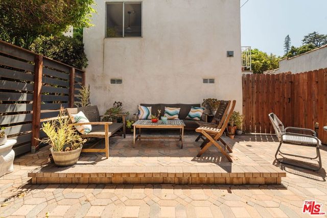 946 Hyperion Avenue, Los Angeles, CA 90029