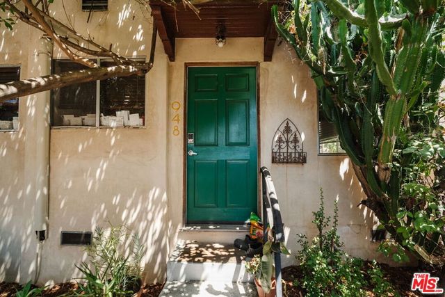 946 Hyperion Avenue, Los Angeles, CA 90029