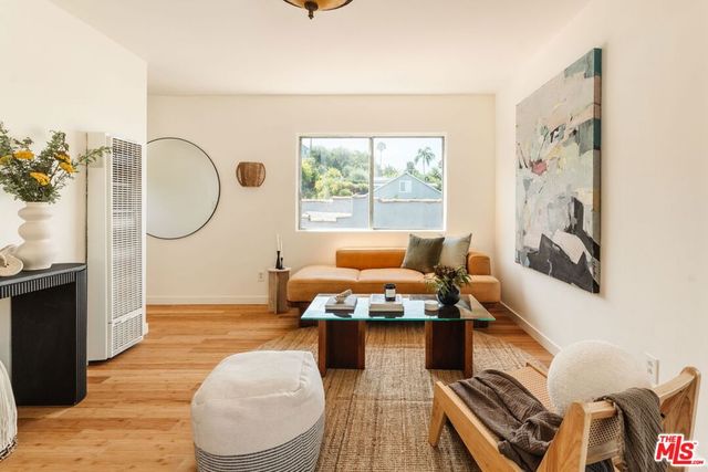 946 Hyperion Avenue, Los Angeles, CA 90029