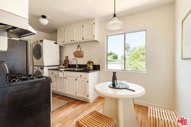 946 Hyperion Avenue, Los Angeles, CA 90029