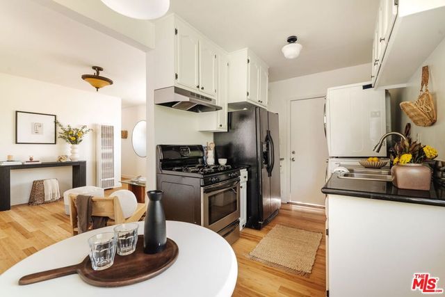 946 Hyperion Avenue, Los Angeles, CA 90029