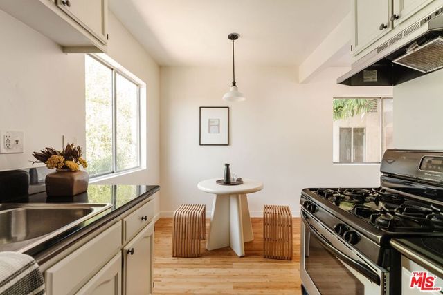 946 Hyperion Avenue, Los Angeles, CA 90029